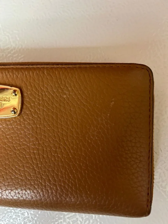 Michael Kors Tan Pebbled Leather Wristlet Wallet with Green Charm - Picture 9 of 9